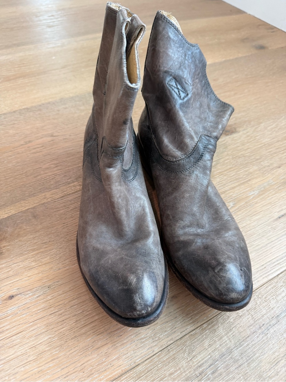 Women’s Frye Billy Short Boot - Taupe Leather - Classic Pull-On Style